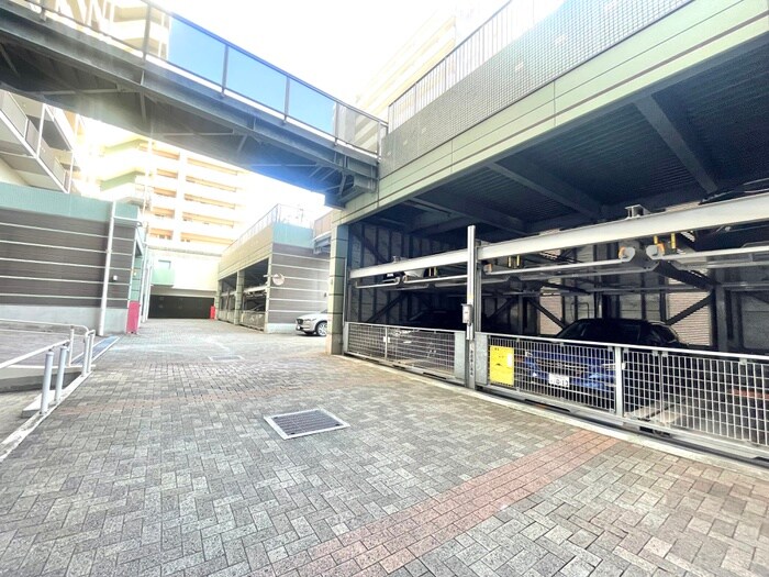 物件外観写真5　(駐車場)