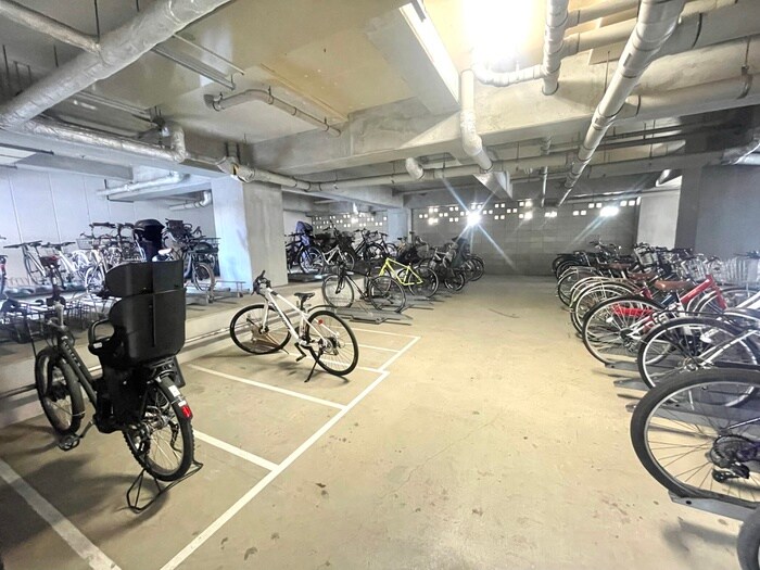 物件外観写真6　(駐輪場)