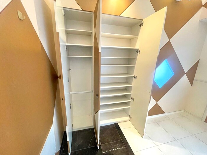 物件内観写真12　(靴箱)