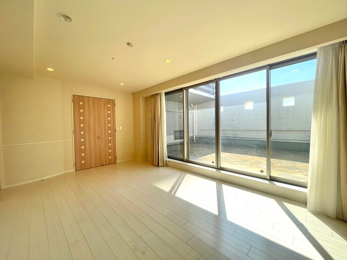 物件内観写真15　(居室)