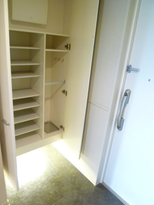 物件内観写真18　(靴箱)