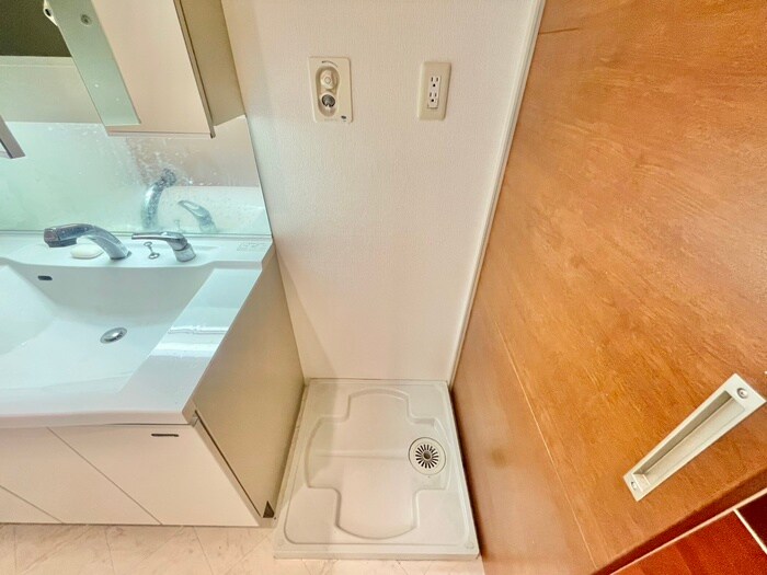 物件内観写真18　(洗濯機置場)