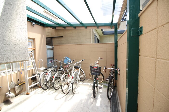物件外観写真5　(駐輪場)