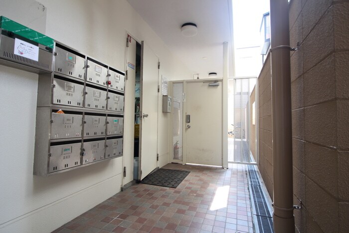 物件外観写真6　(エントランス部分)