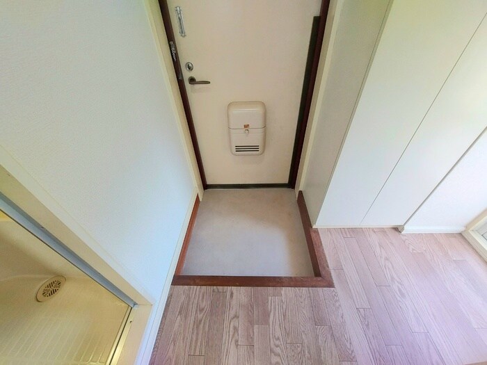 物件内観写真13　(玄関)