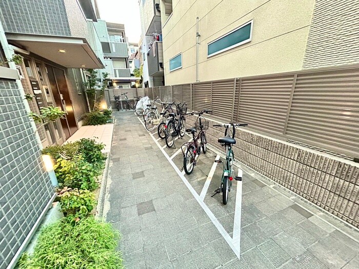 物件外観写真4　(駐輪場)