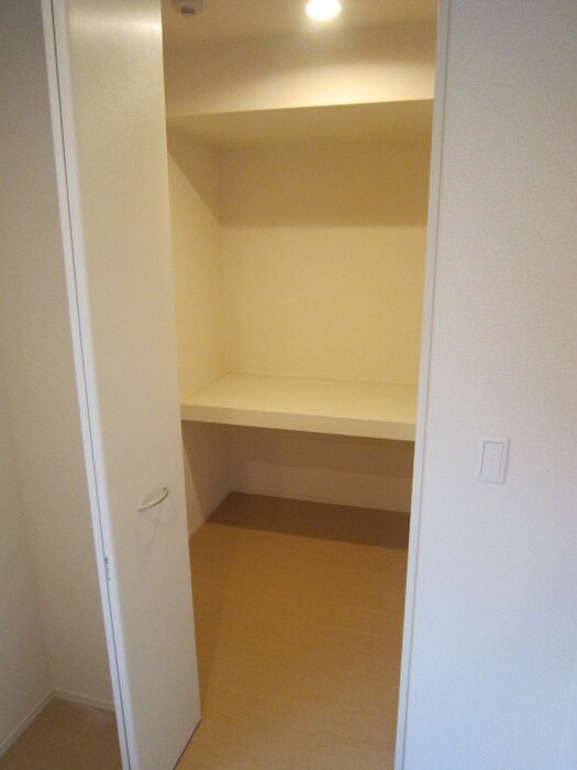 物件内観写真13　(収納)