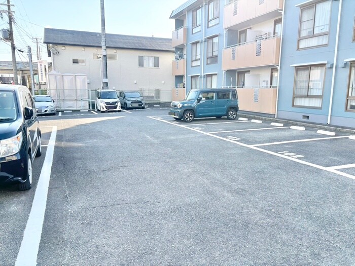 物件外観写真5　(駐車場)
