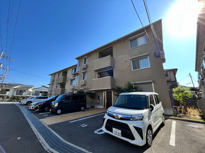 物件外観写真2　(駐車場)