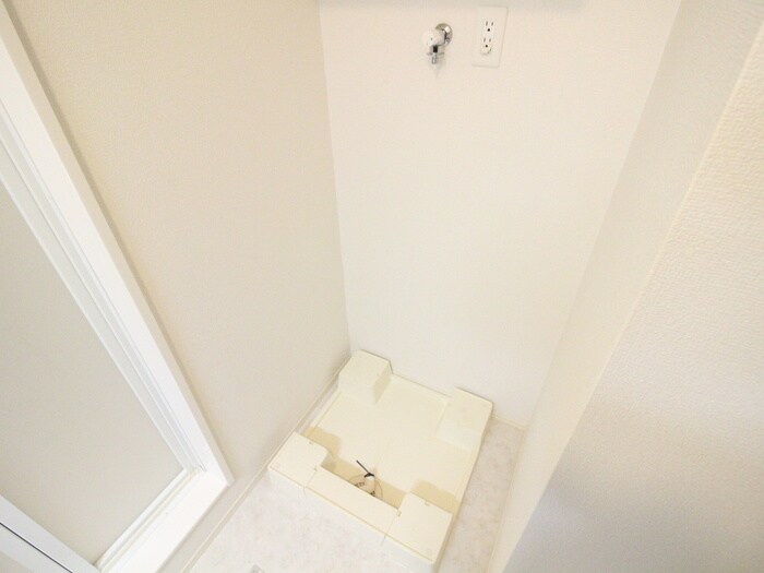 物件内観写真11　(洗濯機置場)