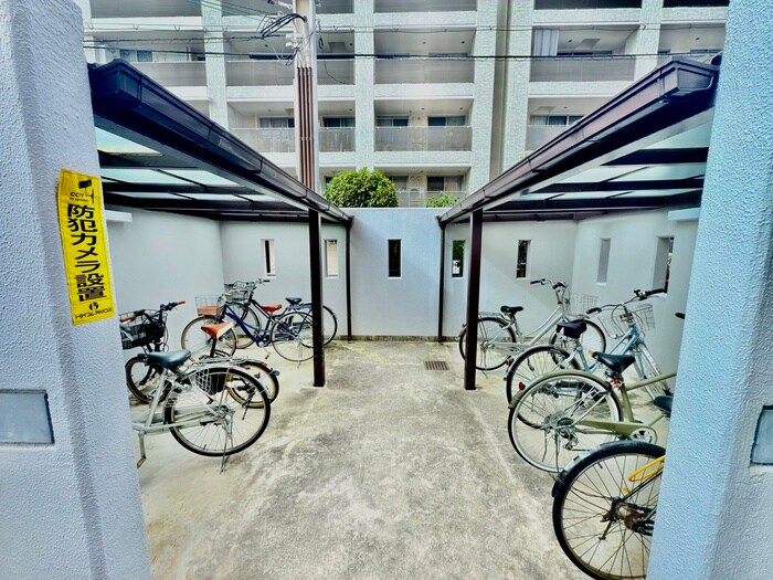 物件外観写真4　(駐輪場)