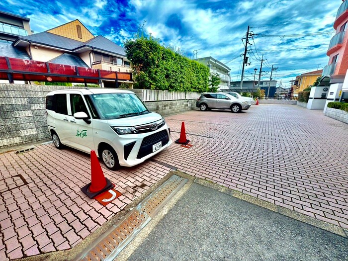 物件外観写真5　(駐車場)