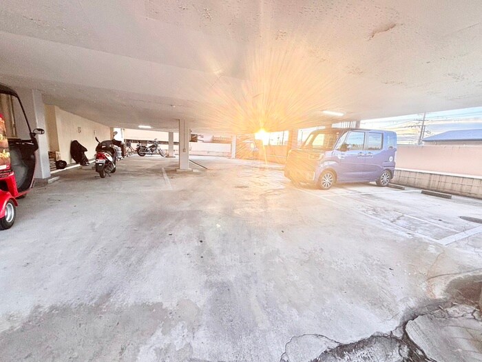 物件外観写真4　(駐車場)