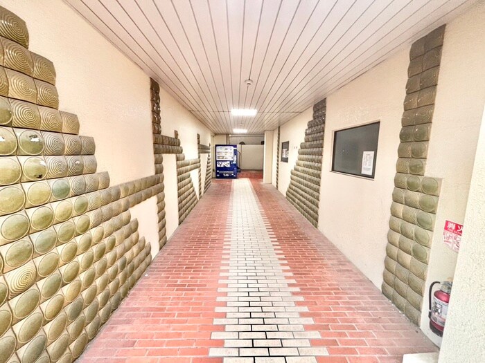 物件外観写真6　(エントランス部分)