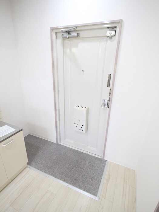物件内観写真13　(玄関)
