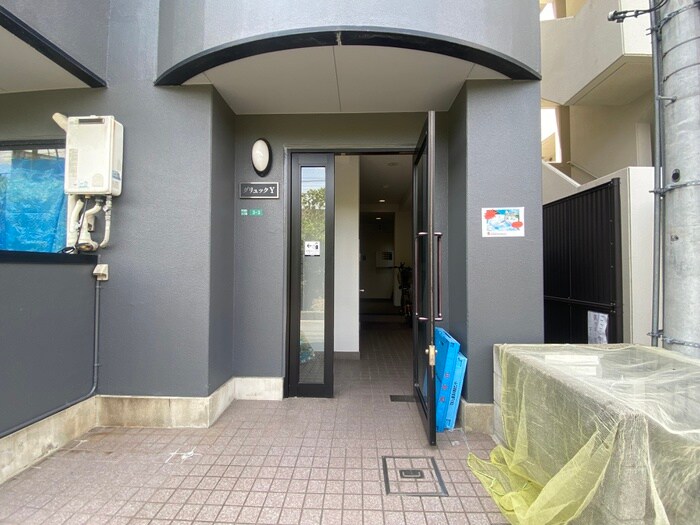 物件外観写真3　(エントランス部分)