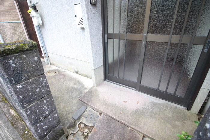 物件外観写真3　(エントランス部分)