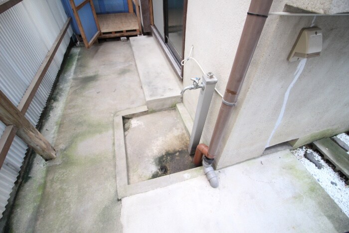 物件内観写真16　(洗濯機置場)