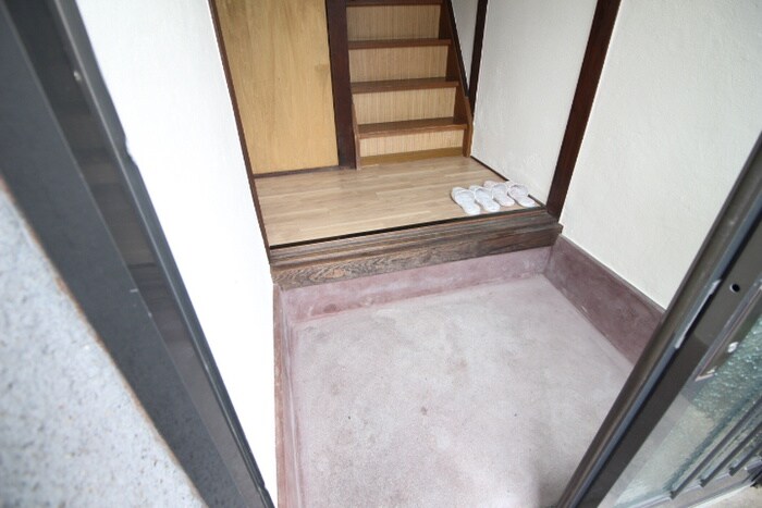 物件内観写真18　(玄関)