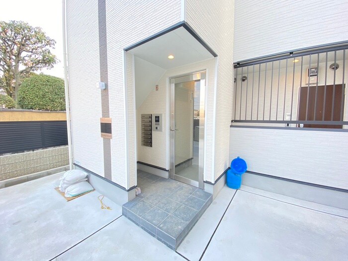 物件外観写真2　(エントランス部分)