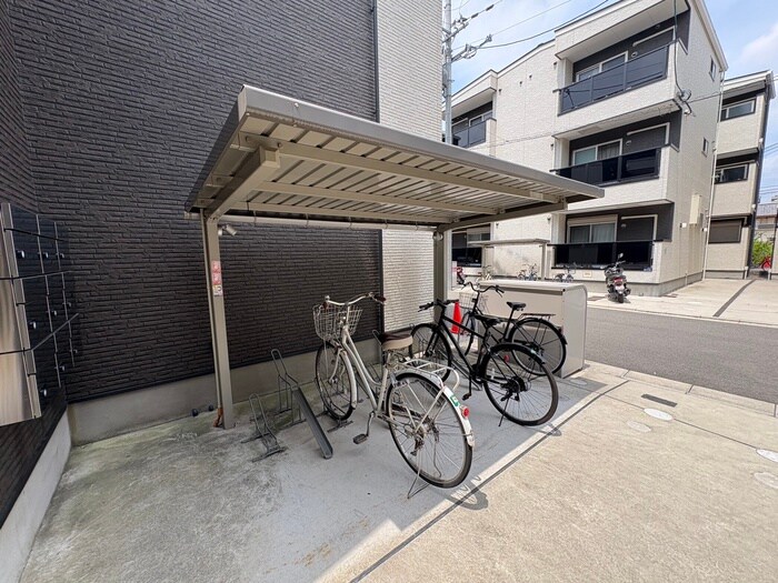 物件外観写真3　(駐輪場)