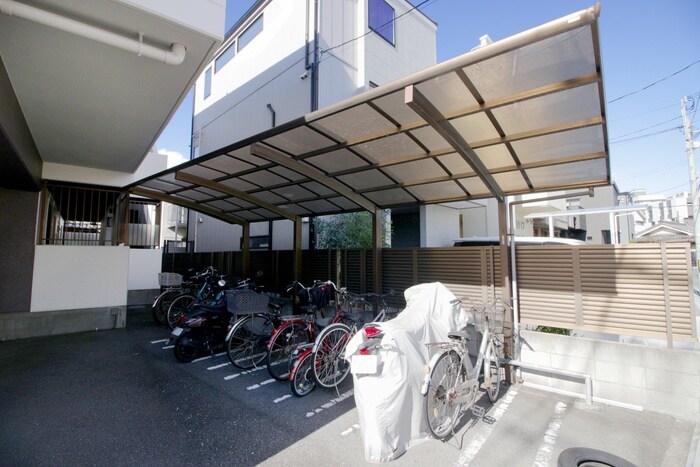 物件外観写真4　(駐輪場)