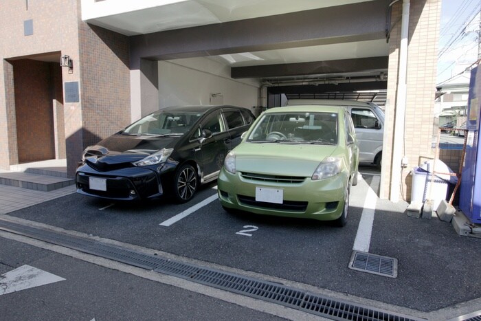 物件外観写真5　(駐車場)