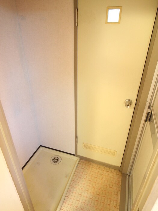 物件内観写真18　(洗濯機置場)