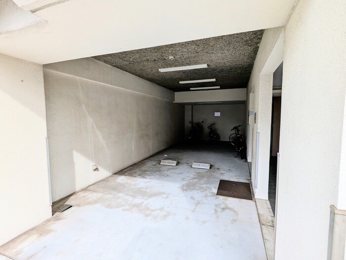 物件外観写真6　(駐車場)