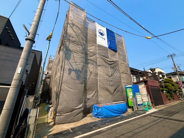 建築中