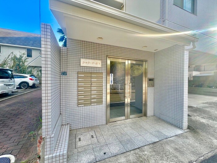 物件外観写真3　(エントランス部分)