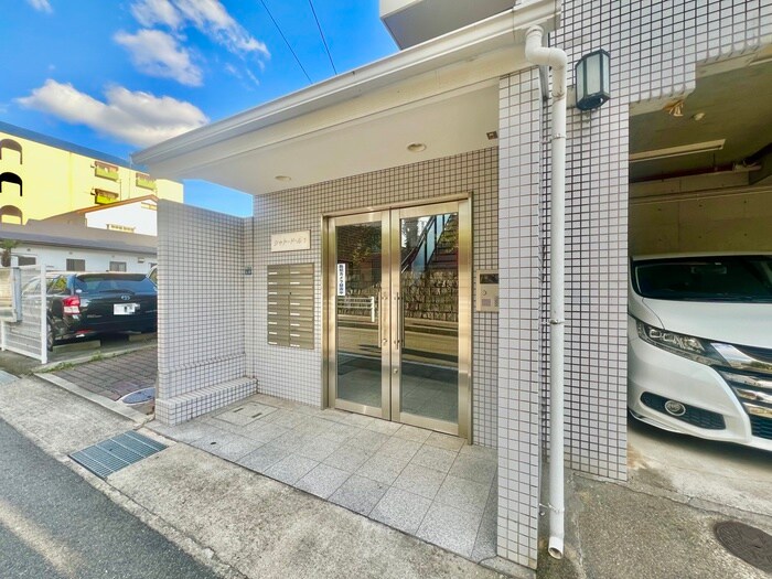 物件外観写真5　(エントランス部分)