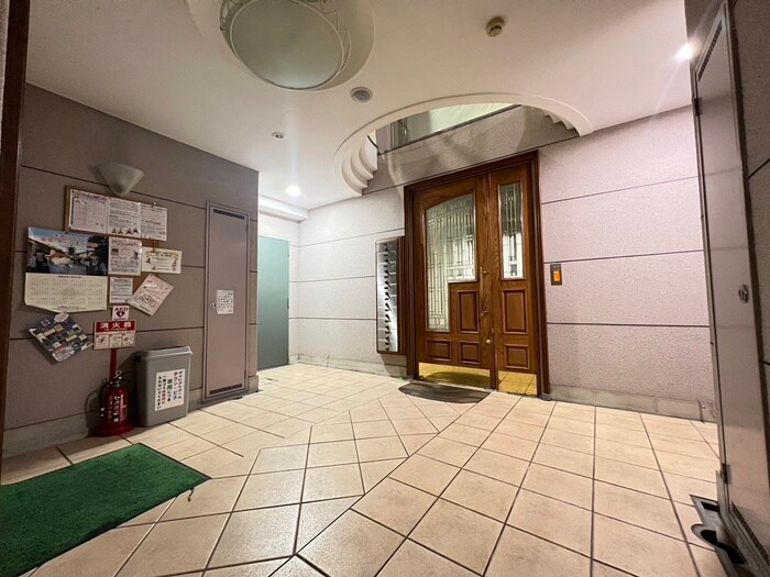 物件外観写真5　(エントランス部分)