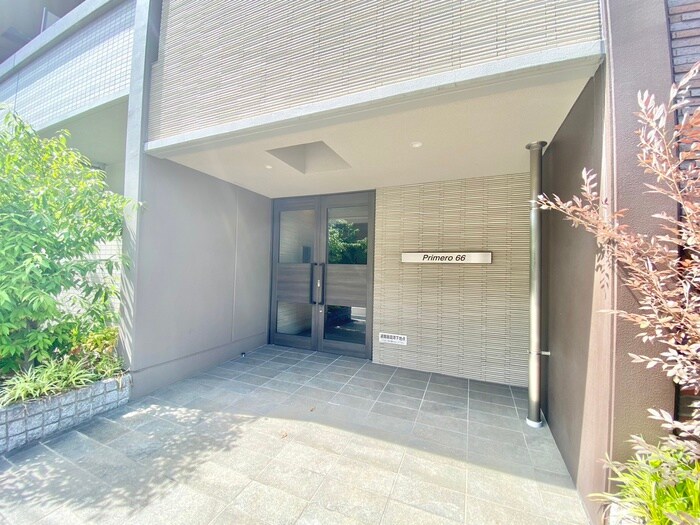 物件外観写真2　(エントランス部分)