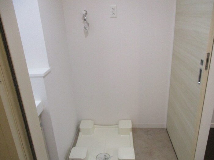 物件内観写真12　(洗濯機置場)