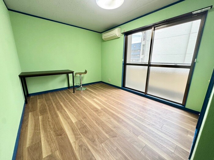 物件内観写真2　(居室)