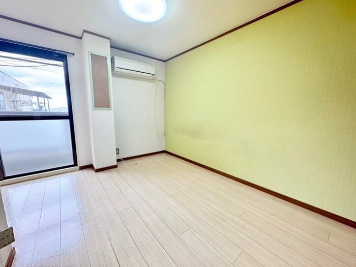 物件内観写真2　(居室)