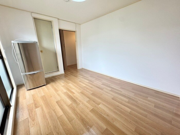 物件内観写真3　(居室)