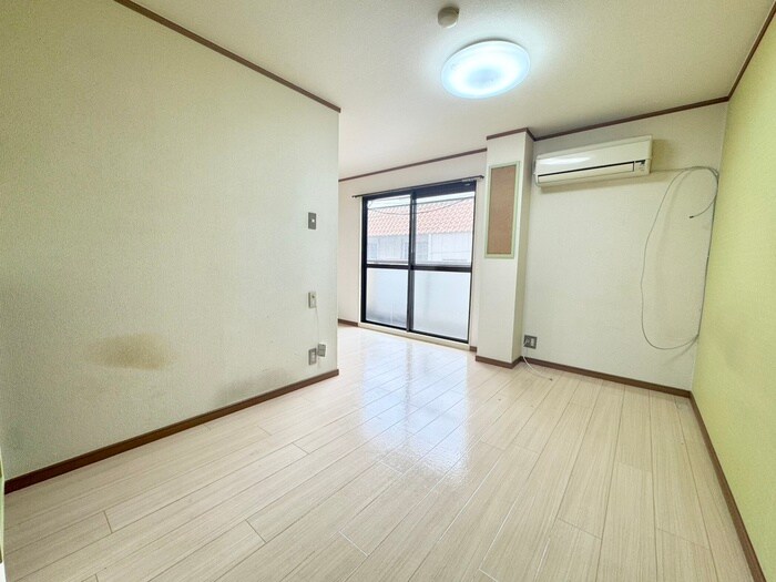 物件内観写真3　(居室)