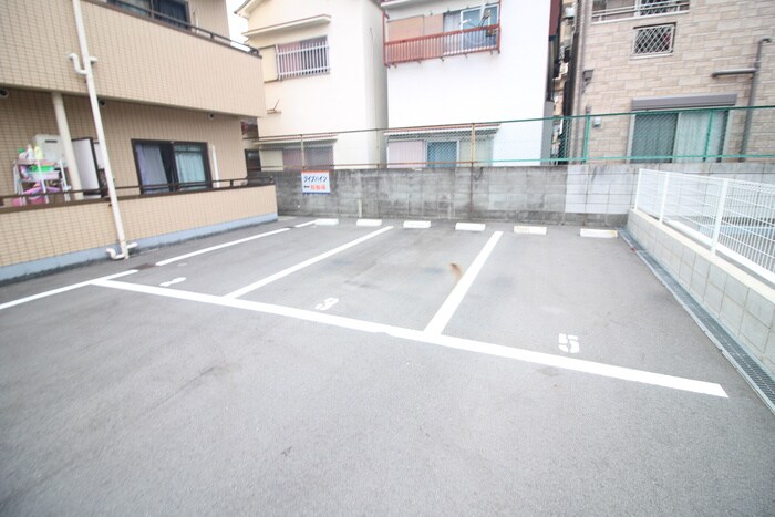 物件外観写真6　(駐車場)