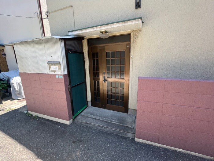 物件外観写真2　(エントランス部分)