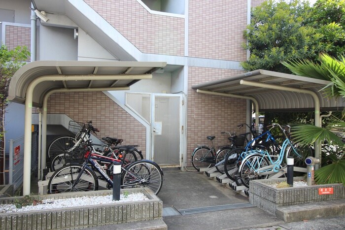 物件外観写真5　(駐輪場)