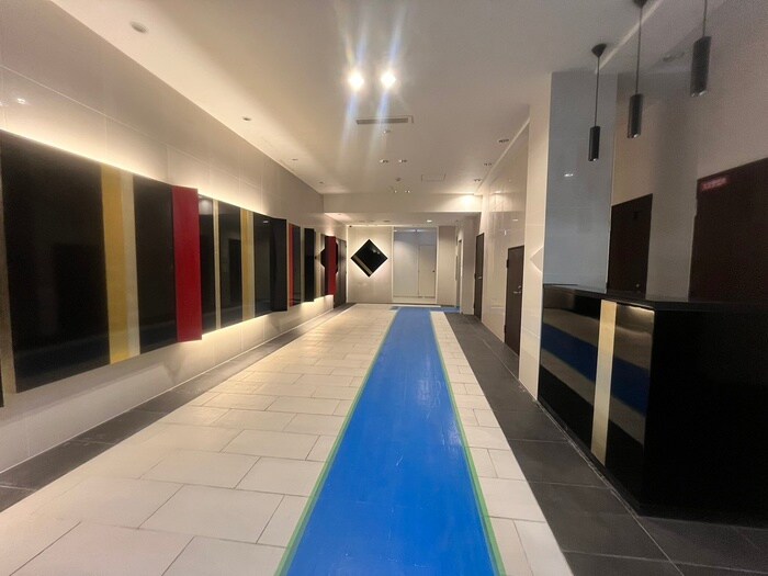 物件外観写真2　(エントランス部分)