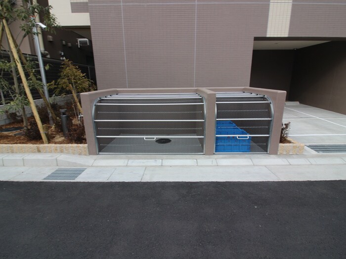 物件外観写真6　(エントランス部分)