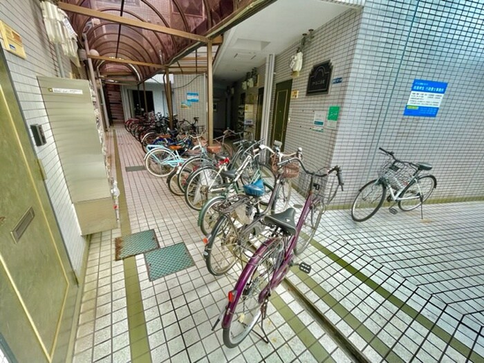 物件外観写真4　(駐輪場)