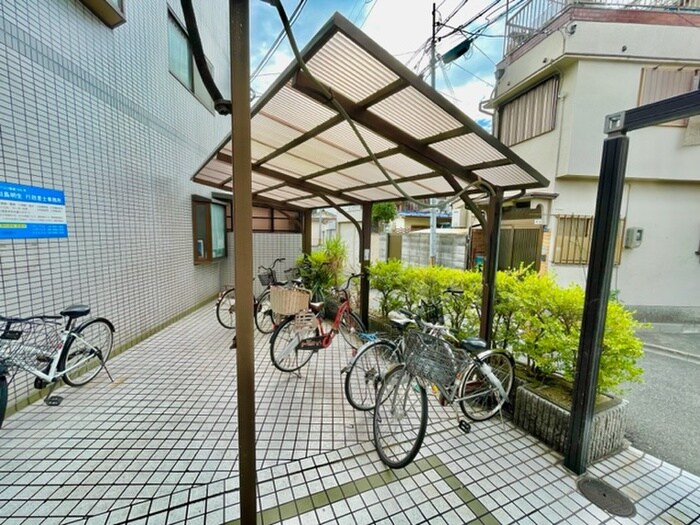 物件外観写真5　(駐輪場)