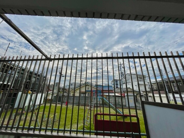 物件内観写真19　(室内からの展望)