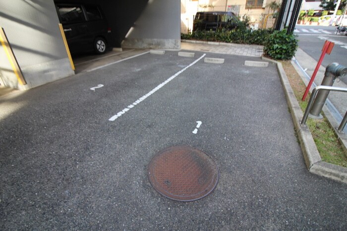 物件外観写真5　(駐車場)