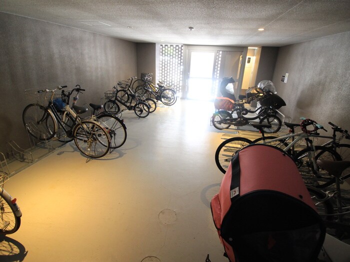 物件外観写真6　(駐輪場)