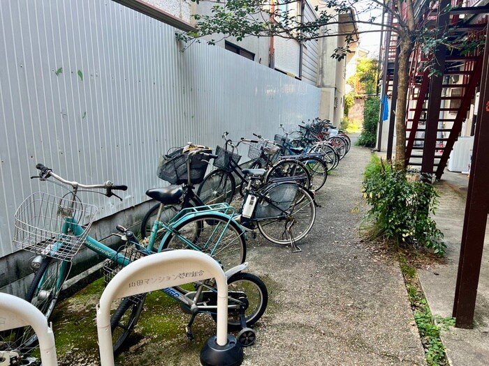 物件外観写真2　(駐輪場)